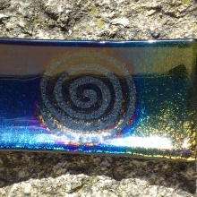 Schale aus irisierendem Glas