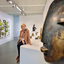 Heide Warlamis mit ihren Bronzen und dem Projekt Waldbaden