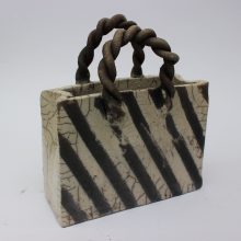 Gefäß  "Handtasche" Rakutechnik
