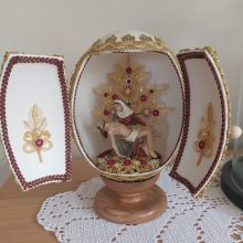 Straußenei mit Pieta