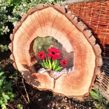 Blumen in Nussholz