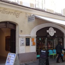 Volkshochschule Krems Außenansicht Tor Eingang Volkshochschule Krems Außenansicht Tor Eingang