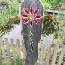 Glas in Holz verarbeitet