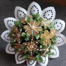 Sträußerl   zu  Goldhauben