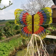 Stele aus geschmolzenem Glas