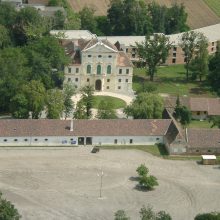 Luftbild von Schloss Kirchstetten