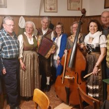 "Da war viel los, im Weinhaus Sittl" - Die Weinviertel-Delegation mit den zwei Gewinnern (l.)