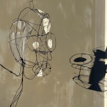 Schädel im Dialog mit seinem Schatten