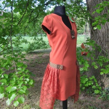 Kleid mit Sptzenstoff veredelt