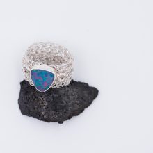 Gehäkelter breiter Ring mit Opal