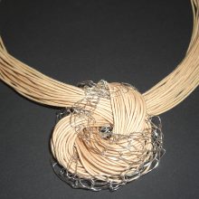 Collier aus Baumwollbändern